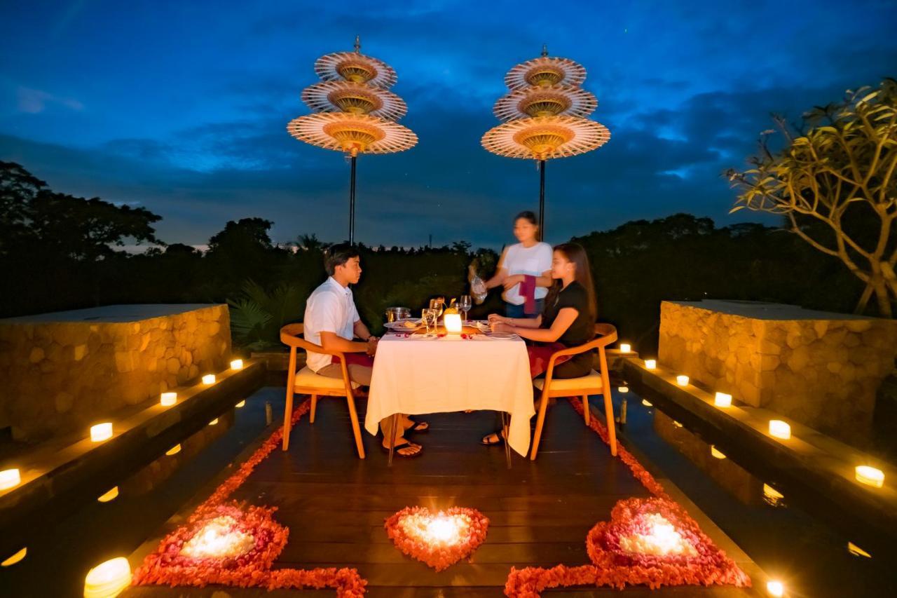 Weda Cita Resort And Spa By Mahaputra 乌布 外观 照片 Romantic dinner at a resort in Bali, Indonesia