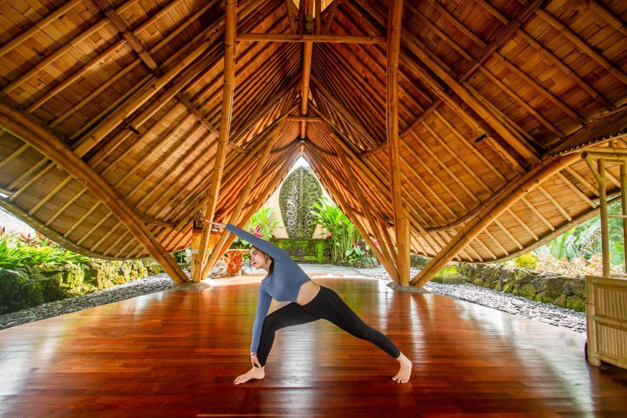 Weda Cita Resort And Spa By Mahaputra 乌布 外观 照片 A woman practicing yoga at the Four Seasons Resort Maui